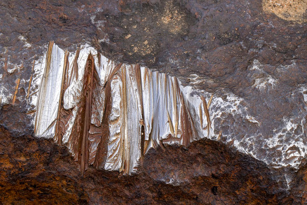 24.03. Obwohl das Alter des Meteoriten nicht genau bestimmt werden kann, geht man davon aus, dass er vor weniger als 80.000 Jahren auf die Erde gefallen ist.