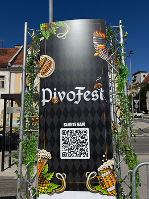 Das Pivo fest findet am Rand der Altstadt beim Markt statt.