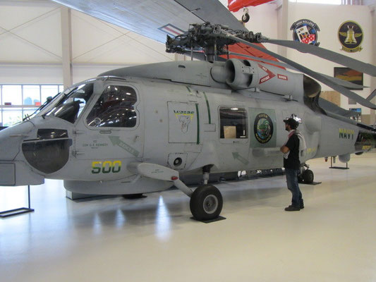Venom 500 - Sea Hawk (Mike interessiert sich eher für das Aufgemalte am Helikopter)
