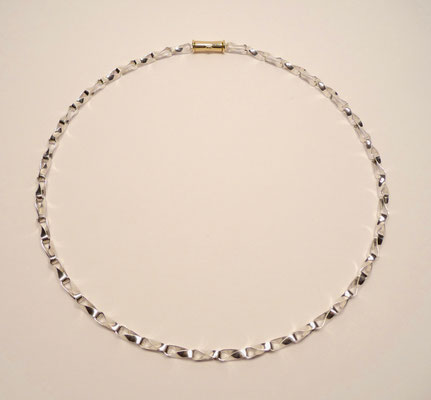 N°186   MUSTER - FÜR MEIN PRINZESSINNEN COLLIER - Mit kleinen gegenläufigen Kettengliedern.