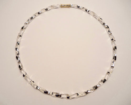 N°198   MUSTER - FÜR MEIN PRINZESSINNEN COLLIER - Mit großen gedreht laufenden Kettengliedern.