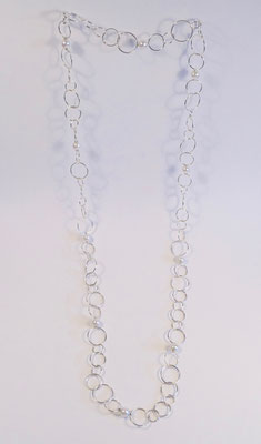 N°230 KETTE - Aus 925 / - Sterlingsilber - Verschieden große runde Ösen und ca. 7mm - 7,5mm große Akoya Perlen, zusammengehängt zu einer Endloskette.