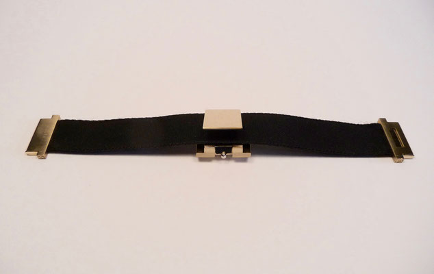 Das Samtband ist eingesetzt.