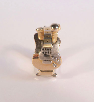 Die Gitarre als wichtiges Instrument von Peter Maffay. 