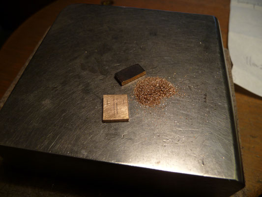 Für das Herz mit dem Kreuz habe ich ein Blech vorbereitet und das Kreuz angerissen.