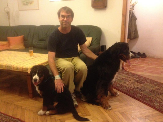 Kaj Kinzel mit "seinen" beiden Berner-Mädels Selma und Vreni