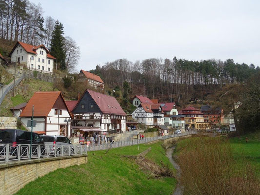 So früh im Jahr herrscht im Kurort Rathen noch beschauliche Ruhe