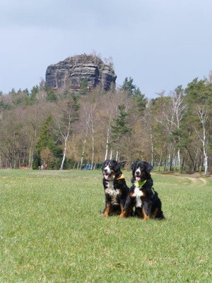 Gusti und Vreni vor dem Zirkelstein