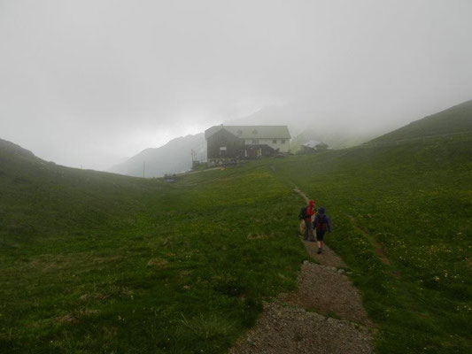 Und durch Nebel und aufziehende Gewitter wanderten wir zur Stüdlhüttel