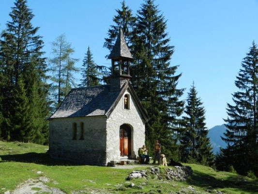 Kleine Kapelle zwischen Hindenburghütte und Straubinger Haus