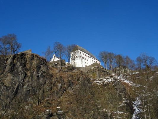 Blick vom Bahnhof hinauf zum Wolkensteiner Schloß