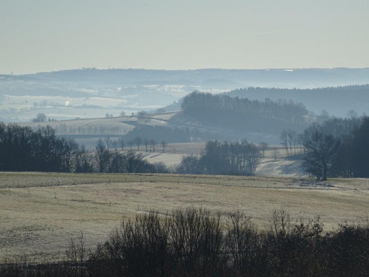 Die Morgennebel über dem Erzgebirge verziehen sich langsam