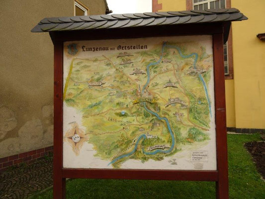 Orientierungstafel an der Kirche in Stadt Lunzenau