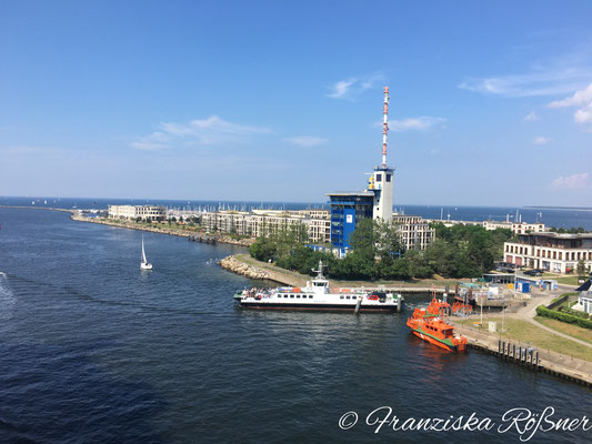 Ausfahrt aus dem Rostocker Hafen