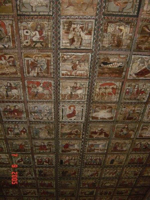 Wunderschöne Holzdecke in der Dorfkirche von Thusis