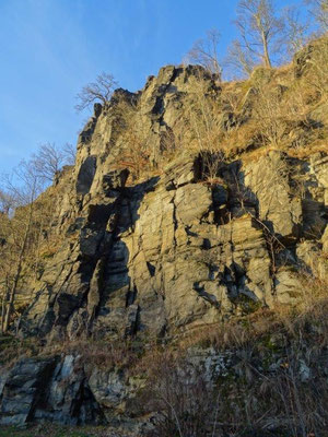 Imposante Felslandschaft unter dem Wolkensteiner Schloß