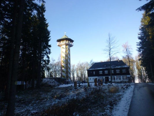 Gasthaus und Aussichtsturm auf dem Scheibenberg