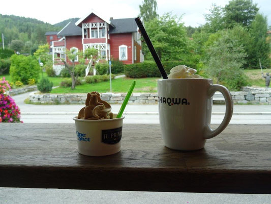 Eis und Milchkaffe in Vrådal