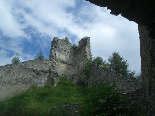 Die Burg Rabenstein war eine der höchstgelegenen Burgen Tirols
