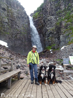 Am Njupeskär-Wasserfall