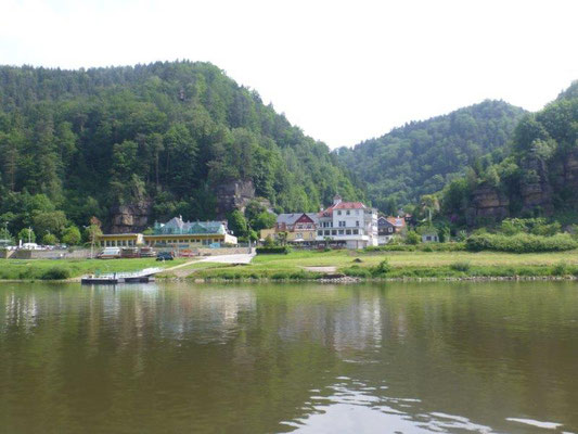 Blick vom Bahnhof Hirschmühle hinüber nach Schmilka