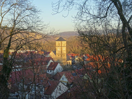 Blick zur 1215 erbauten Nikolauskirche