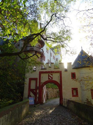 Das erste Burgtor