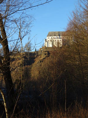 Es gibt nur wenige Stellen, an denen der Blick zum Schloß nicht durch Bäume verdeckt ist