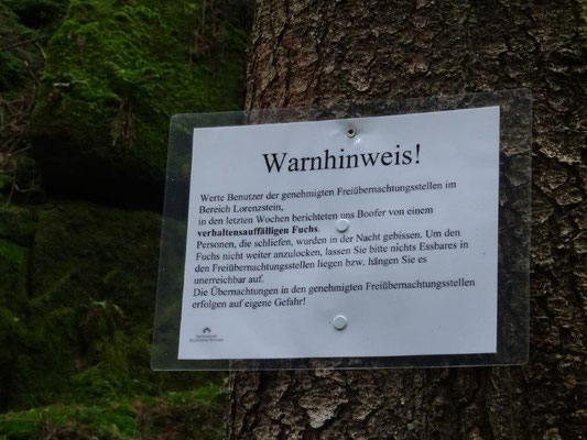 Warnschild am Lorenzstein