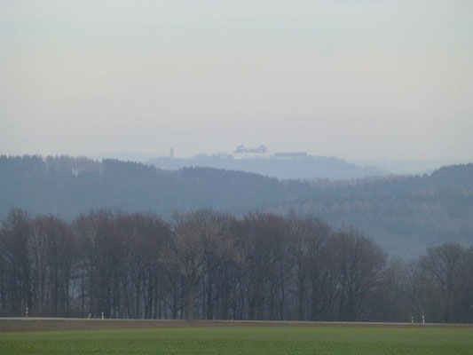 Von den Hügeln bei Eibenberg kann man sogar in der Ferne die Augustusburg erkennen