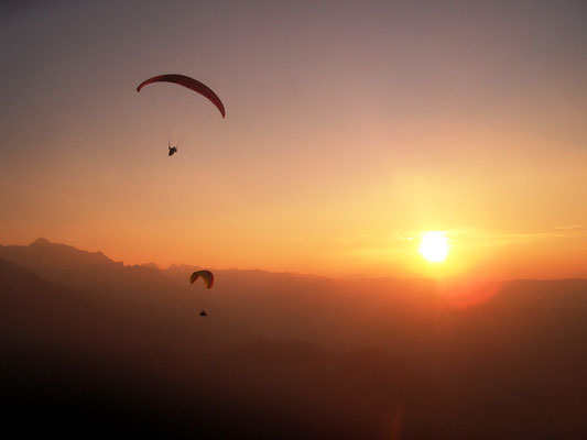 Paraglider im Sonnenuntergang