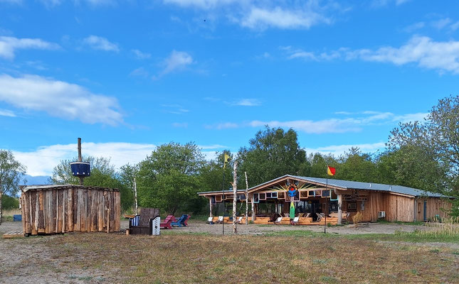 Walfisch-Bar mit viel Platz drumherum