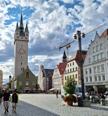 Schöne alte Häuser rechts und links