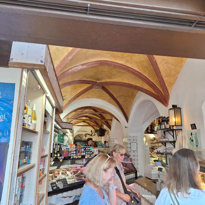 Ladengeschäft mit Gewölbe