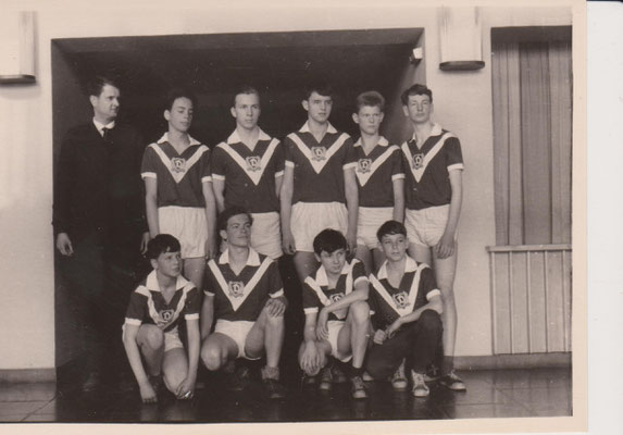 Eberhard Schindhelm mit seiner Mannschaft in der Schweriner Kongresshalle