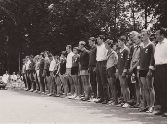 Eröffnung auf dem Volleyball Sportfeld in Dips