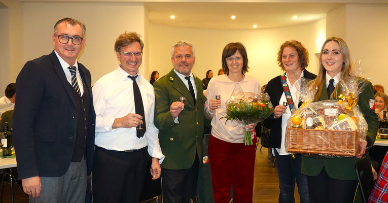 v.l.n.r. Bgm. Schmid Andreas, Kplm. Neurauter Markus, Obmann Pircher Ralph, Neurauter Daniela, Mark. Hagele Maria, Obm.Stv.in Broetz Sarah