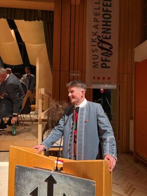 Joseph Klug führt mit Charme und Schmäh durch das Programm