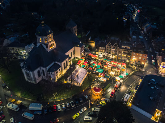 W54 - Weihnachtsmarkt mit Heliumballon und Gopro