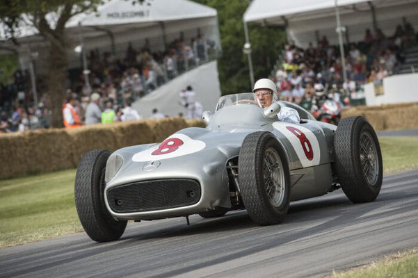 Mercedes-Benz Markenbotschafter Sir Stirling Moss im Mercedes-Benz Formel-1-Rennwagen W 196 R. Foto vom Goodwood Festival of Speed 2015 vom 26. bis 28. Juni 2015.