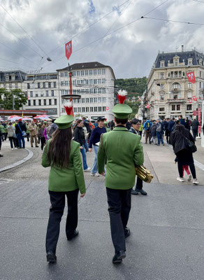Auf dem Weg zur Marschmusikvorführung