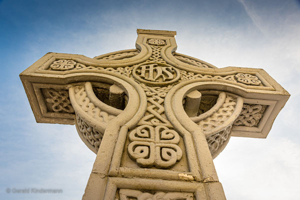 Steinkreuz vor der Holy Cross Church, Kenmare, Ring of Kerry
