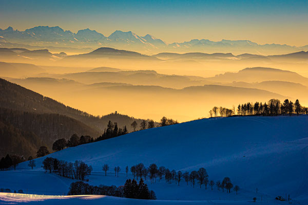 Schweizer Mittelland und Alpenpanorama