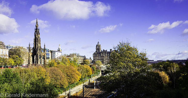 Scott Monument (für Sir Walter Scott) und The Balmoral Hotel