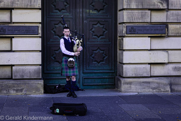 Dudelsackspieler - schafft gute Atmosphäre in Edinburgh!
