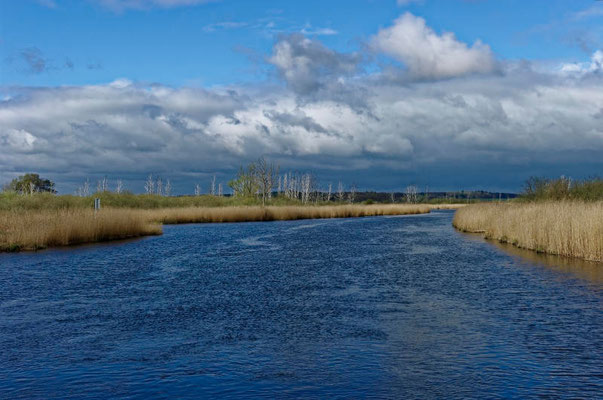 Der Fluss ist im Gegensatz zu sonstigen Kanälen sehr breit