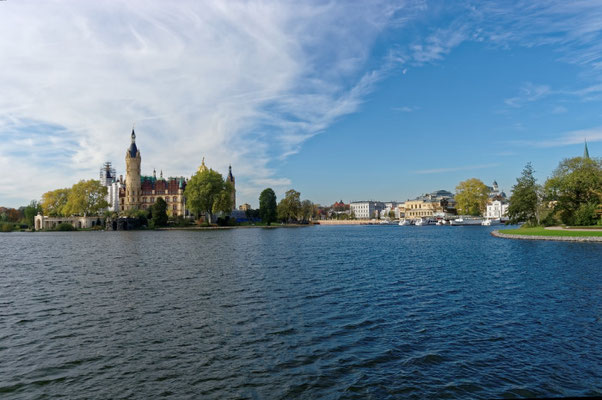 Vom Schweriner Schloss geht es in Richtung Müritz-Elde-Wasserstraße