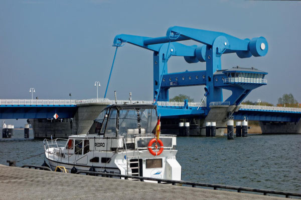 Die gewaltige Hubbrücke bei Wolgast