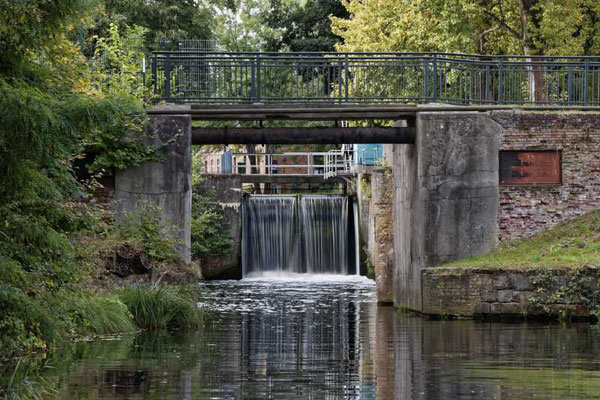 Der Vorgänger der heutigen Schleuse Drahthammer gleich daneben