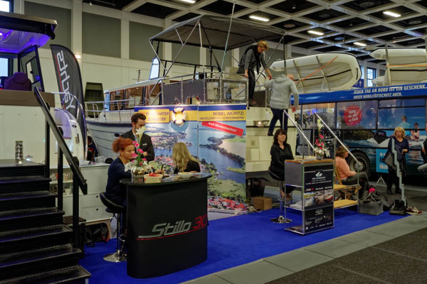 Yachtcharter Schroeder am Stand von IMPOL-Boote mit einer neuen Stillo 30